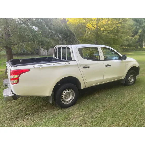 Mitsubishi L200 2.4 Cab Dob 4x4 2abag Abs Espejos Pr.caja