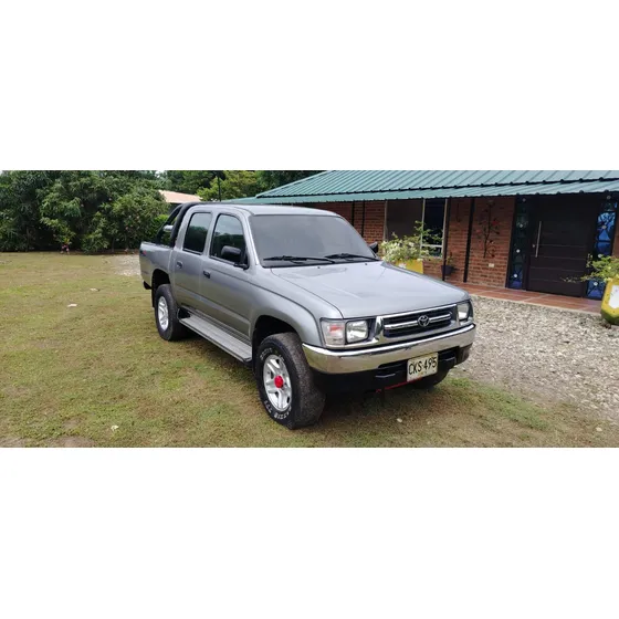 Toyota Hilux 2.4l 140 Hp 4x4