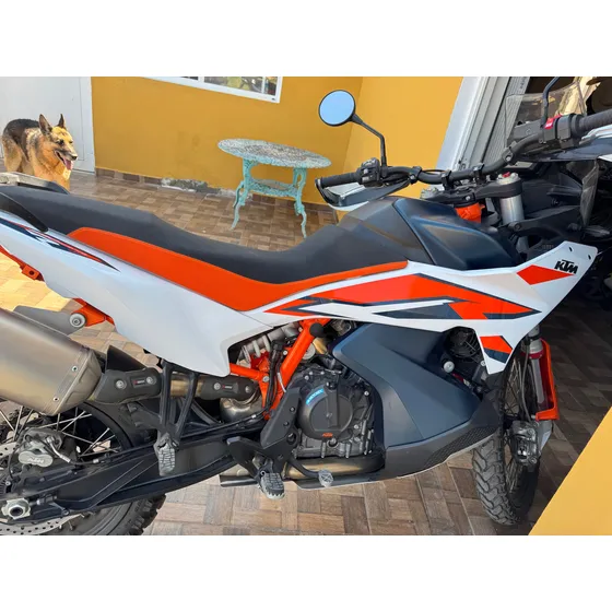 Adventure 890 R