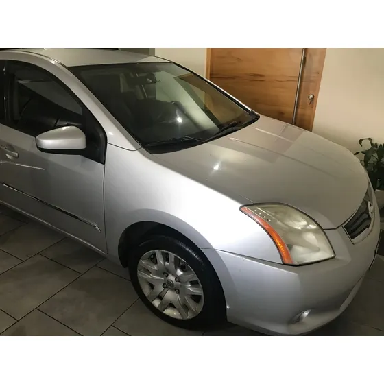 Nissan Sentra 2.0 Custom Cvt