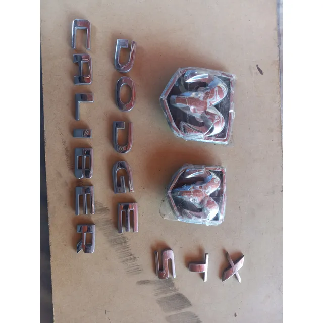Juego De Emblemas Originales Dodge Caliber