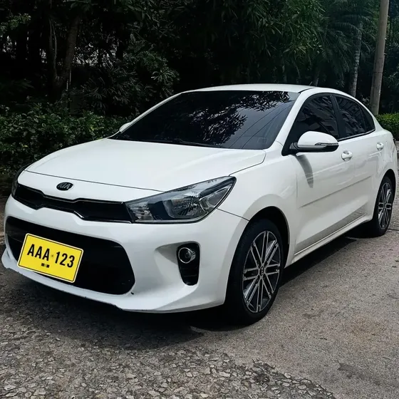Kia Rio Sedán 2020 1.4 Vibrant Aut