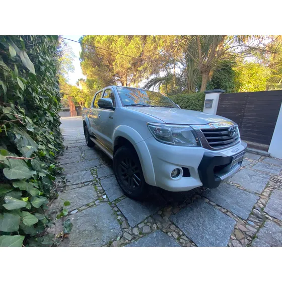 Toyota Hilux 2.7 Cd Srv Vvti 4x2 Cuero - B4