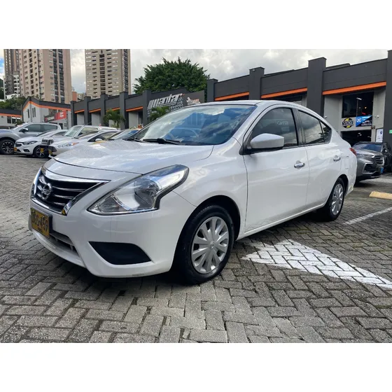 Nissan Versa 1.6 Advance
