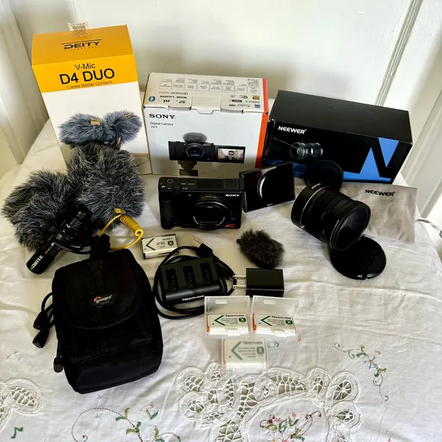 Sony Zv-1 Digital Vlog Camera Kit- Diety Mic, Batteries