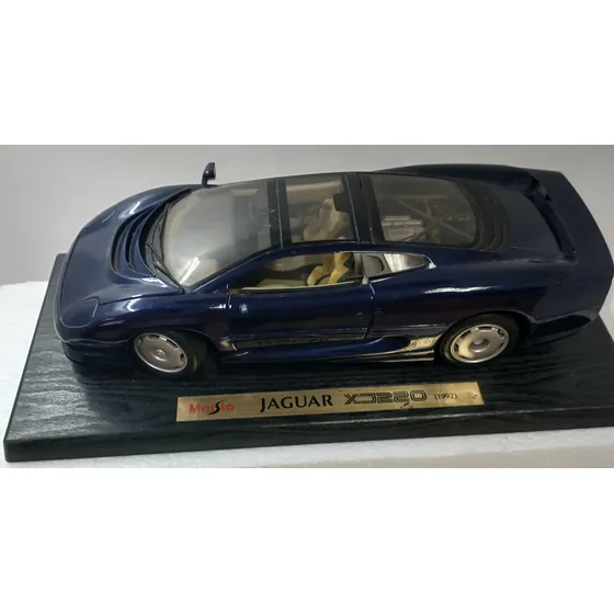 Carro Jaguar Escala 1:18