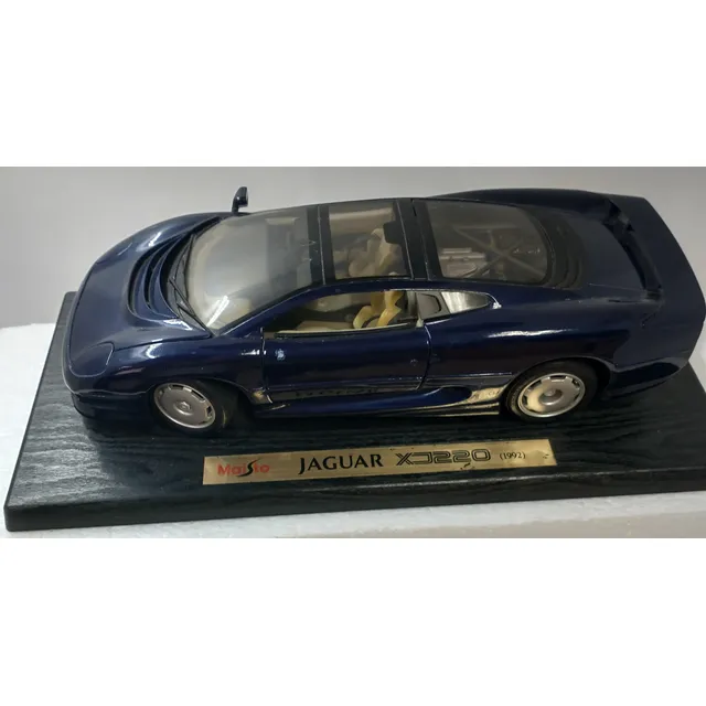 Carro Jaguar Escala 1:18