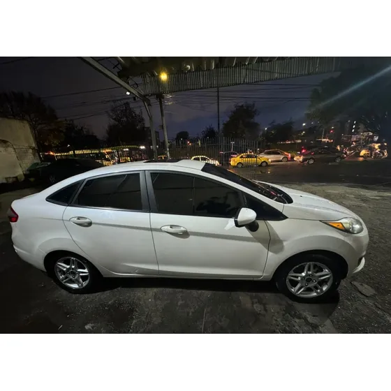 Ford Fiesta 1.6 Sedan