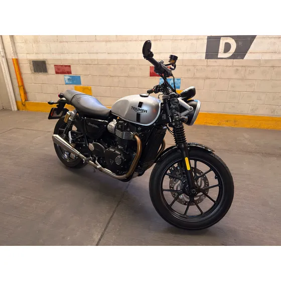 Triumph Street Twin 900