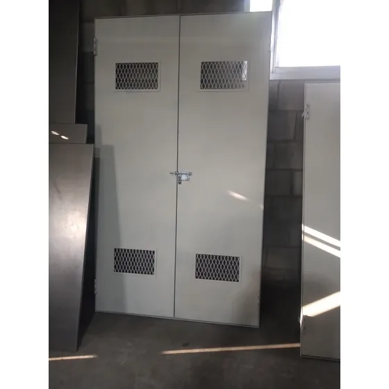 Puertas Termotanques,calderas,gabinetes De Gas,garrafas Etc.