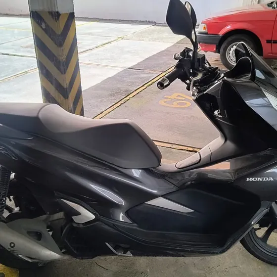 Moto Honda Pcx 150 2023  Negro Total  15.575 Km