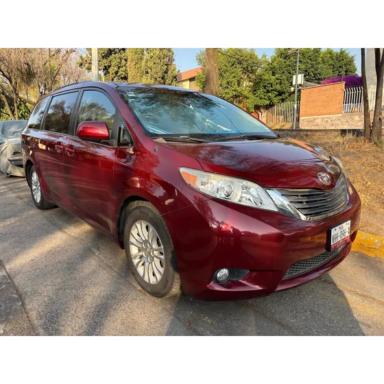 Toyota Sienna Xle At