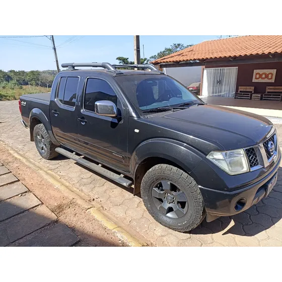 Nissan Frontier 2.5 Le Cab. Dupla 4x4 Aut. 4p