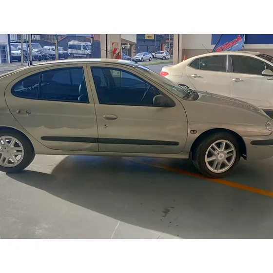 Megane Megane Bic 1.6 16v Al Allyum Sedán 5 Puertas