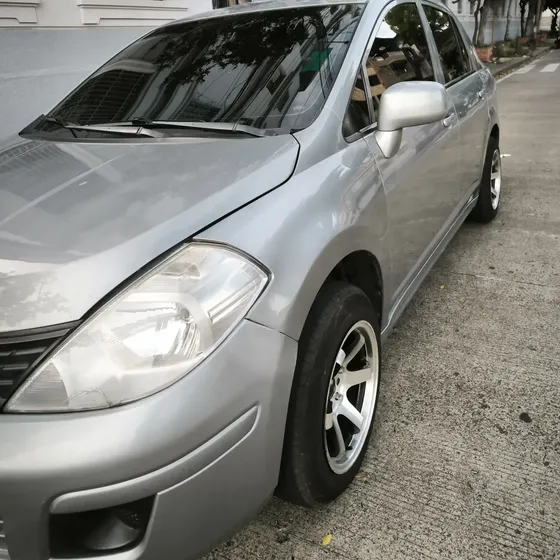 Nissan Tiida 2012 1.8 Emotion 5 P