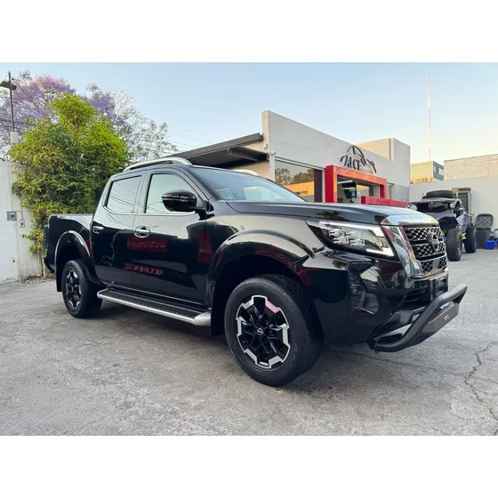 Nissan Np300 Frontier 2.5 Platinum Le Aa Mt
