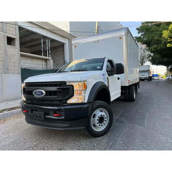 Ford F-550 6.8 Xl At