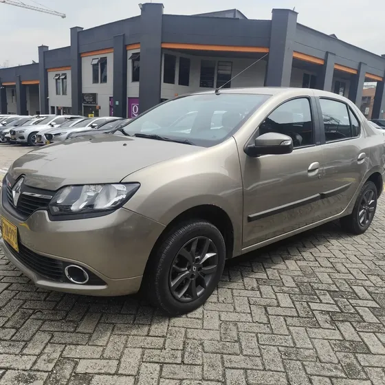 Renault Logan 2019 1.6 Privilege / Intens