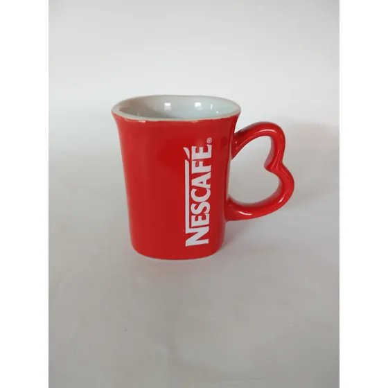Xícara Nescafé Vermelha Com Alça De Coração