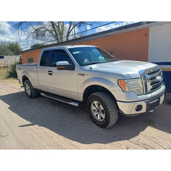 Ford F-150 Cabina Y Media 4x4