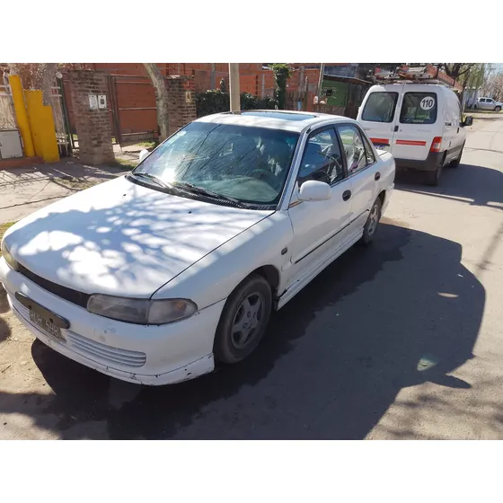 Mitsubishi Lancer 1.5 Sedan
