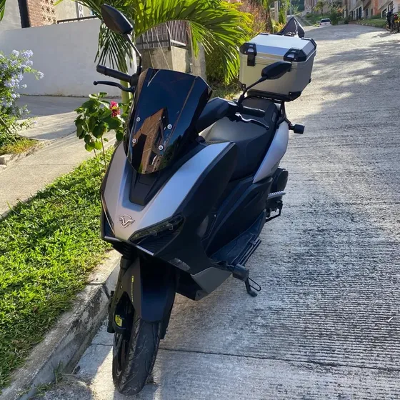 Victory Black Gris 2025