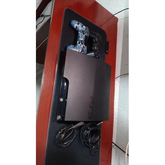 Playstation 3 Destravado ,  (vários Jogos Baixados ) Uma Manete Play3 ,uma Mane Play 4 Compatível.