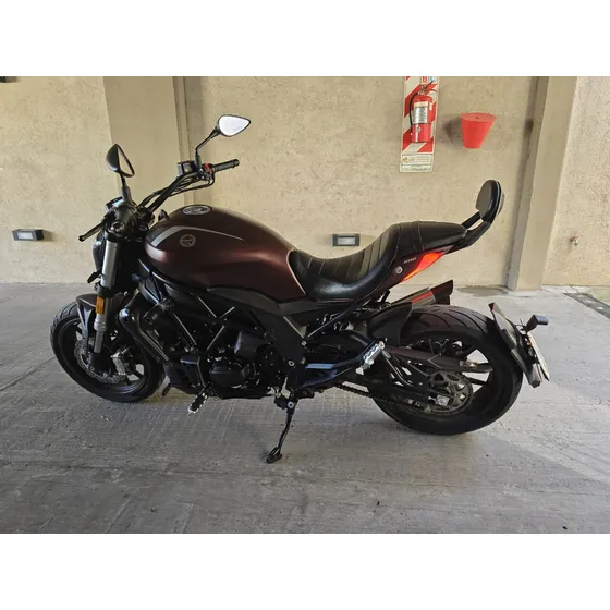 Benelli 502c (dic 2022) 4200 Km - Zona Norte