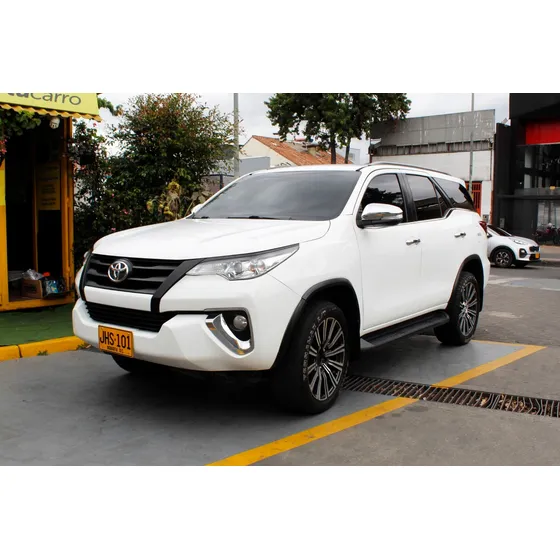 Toyota Fortuner 2.8 At