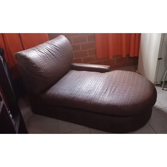 Divan En Piel En Perfecto Estado, Recién Tapizado