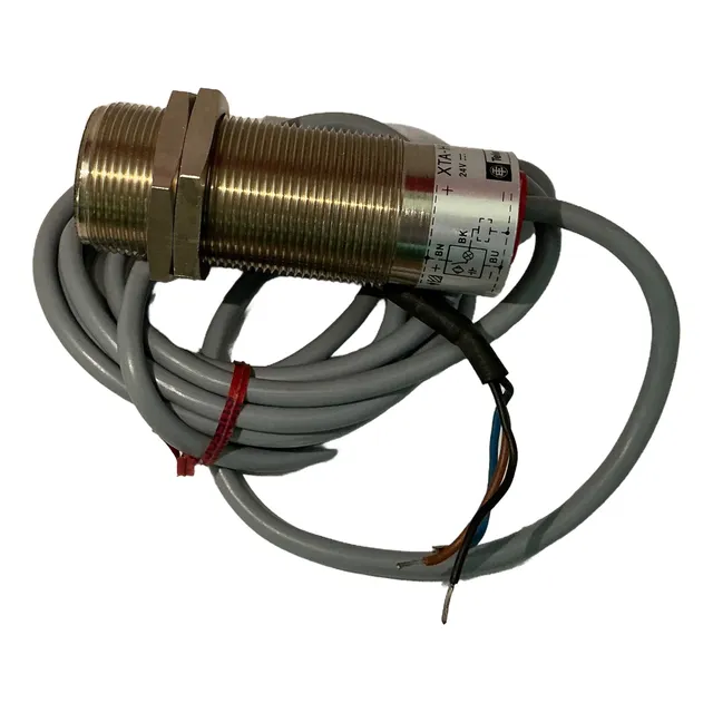 Sensor Capacitivo 24vdc 3hilos Xta-h153115 Telemecanique