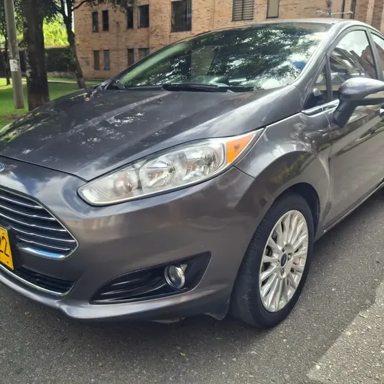 Ford Fiesta 2015 1.6 Titanium At
