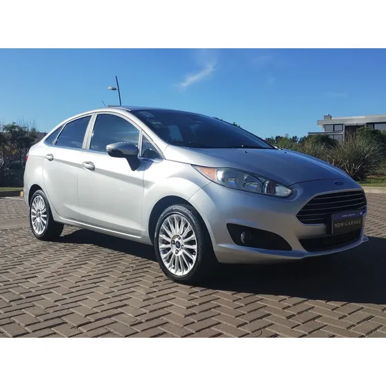 Ford Fiesta Kinetic 1.6 Sedan Titanium Powershift 120cv