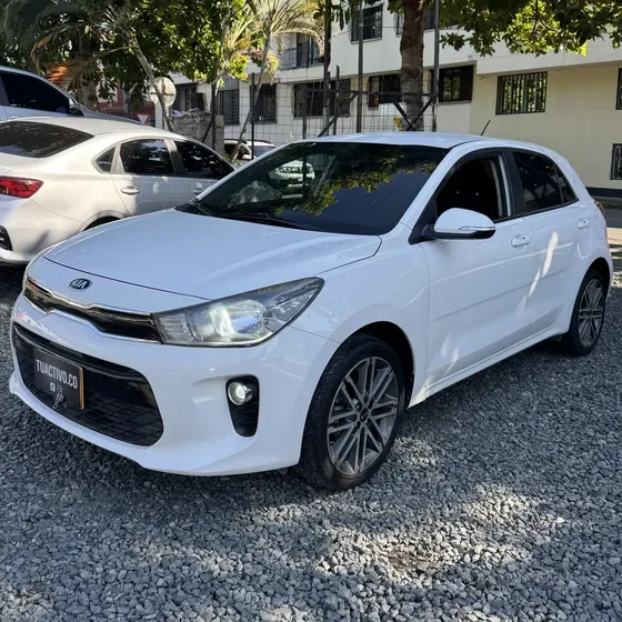 Kia Rio 2021 1.4 Vibrant Hb Mt