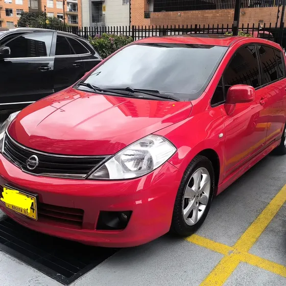 Nissan Tiida Hb 2012 1.8 Premium
