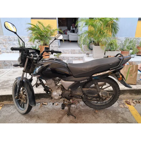 Moto Ycz Negra, Verde, Modelo 2022 En Buen Estado, Único Due
