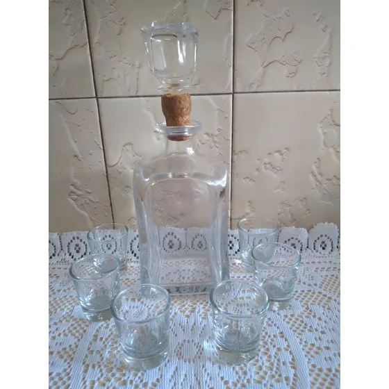 Licorera De Vidrio Con 6 Vasos 