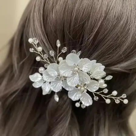 Arranjo De Noiva Flores E Pérolas Elegância Para Casamento Branco