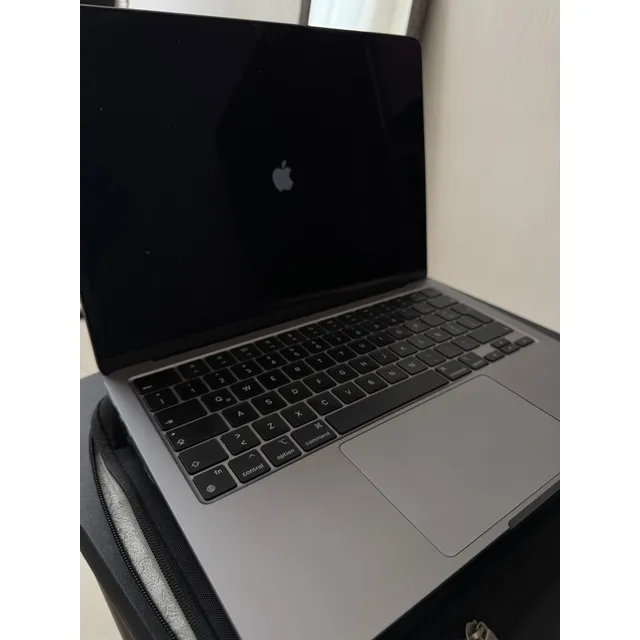 Apple Macbook Air 13, M3, 16 Gb De Ram, Ssd De 256 Gb