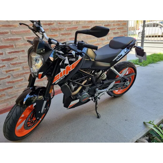 Duke 200 - 2022 - Excelente Estado Con Accesorios