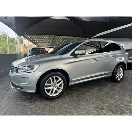 Volvo Xc60 2.4 D5 Momentum Diesel Awd 4p Automático
