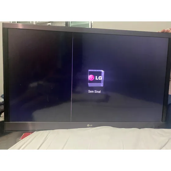 Tv LG Smart 42 Polegadas Com Detalhe Na Tela