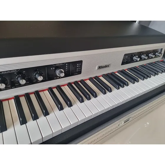 Piano Fender Rhodes Mk8 + Flight Case Rhodes, Impecável.