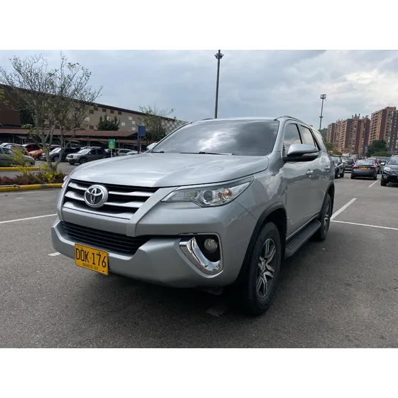 Toyota Fortuner 2.7 Sw4 Street At