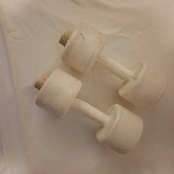 Par De Mancuernas Plasticas 4 Kilos Para Rellenar Blanco