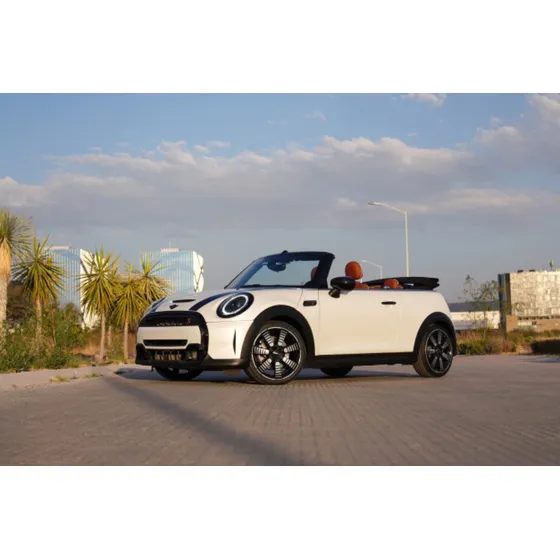 Mini Cooper Convertible 1.5 Iconic At