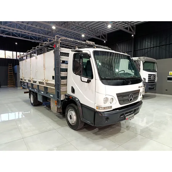Accelo 815 Chasis C/cab. Dormitorio