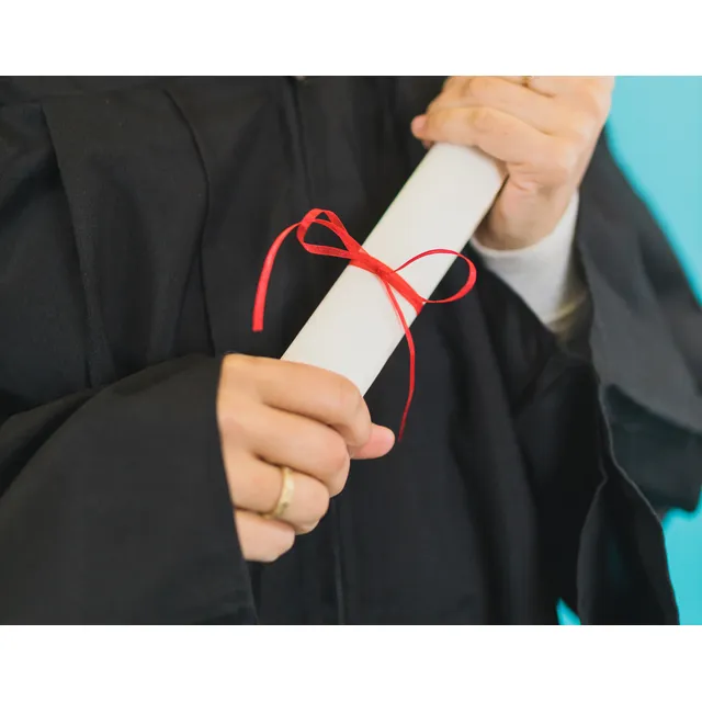 Togas Y Birretes A Profesionales Graduandos