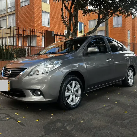 Nissan Versa 2013 Sedan