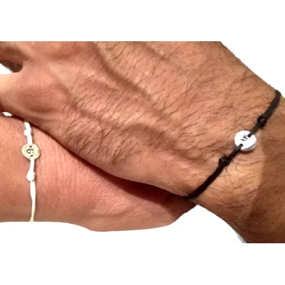 Par Pulseras Hilo Mini Dije Inicial Grabado Pareja Amistad 